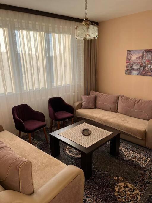 Shesh Hostel Priştine Dış mekan fotoğraf