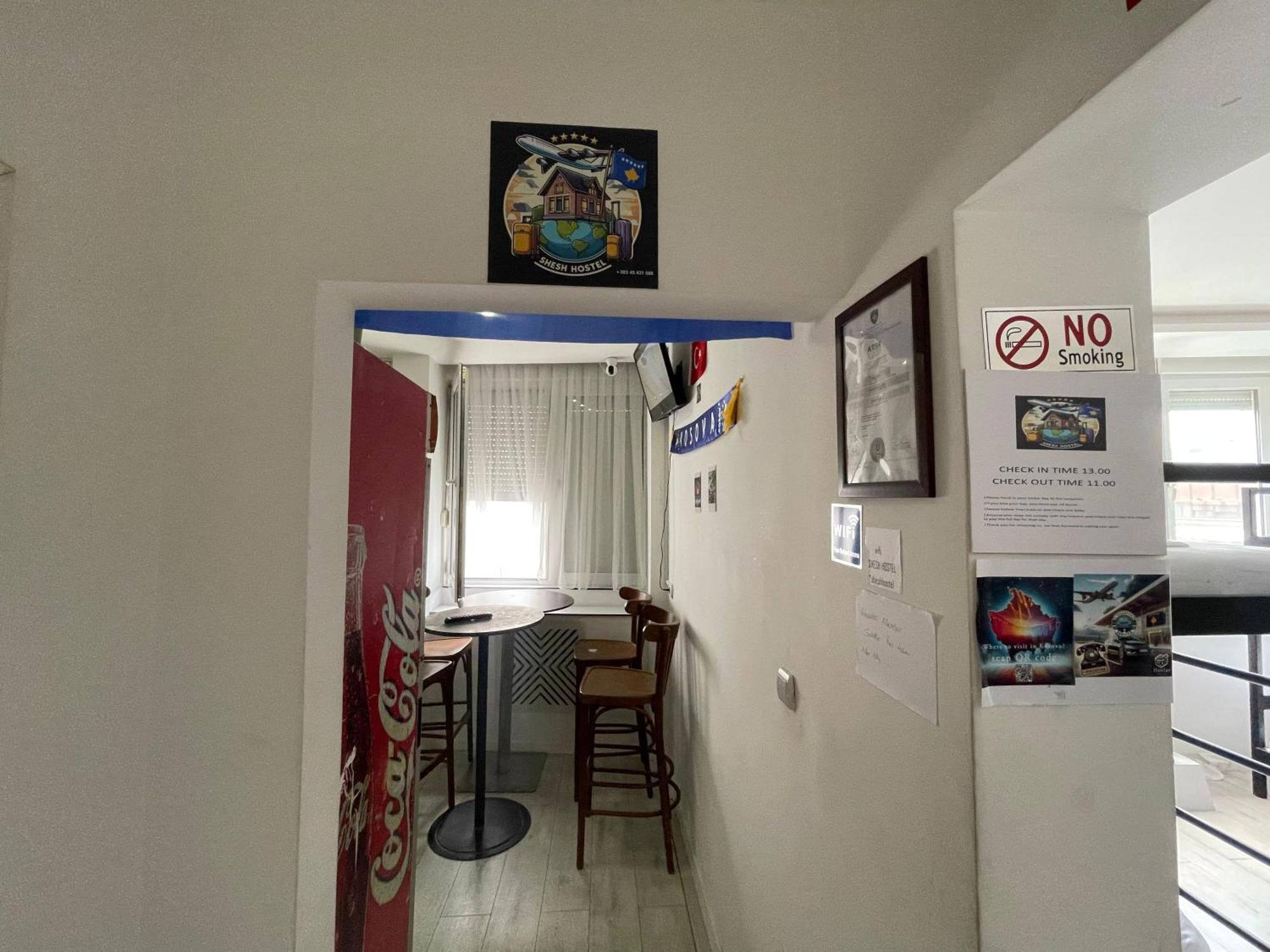 Shesh Hostel Priştine Dış mekan fotoğraf