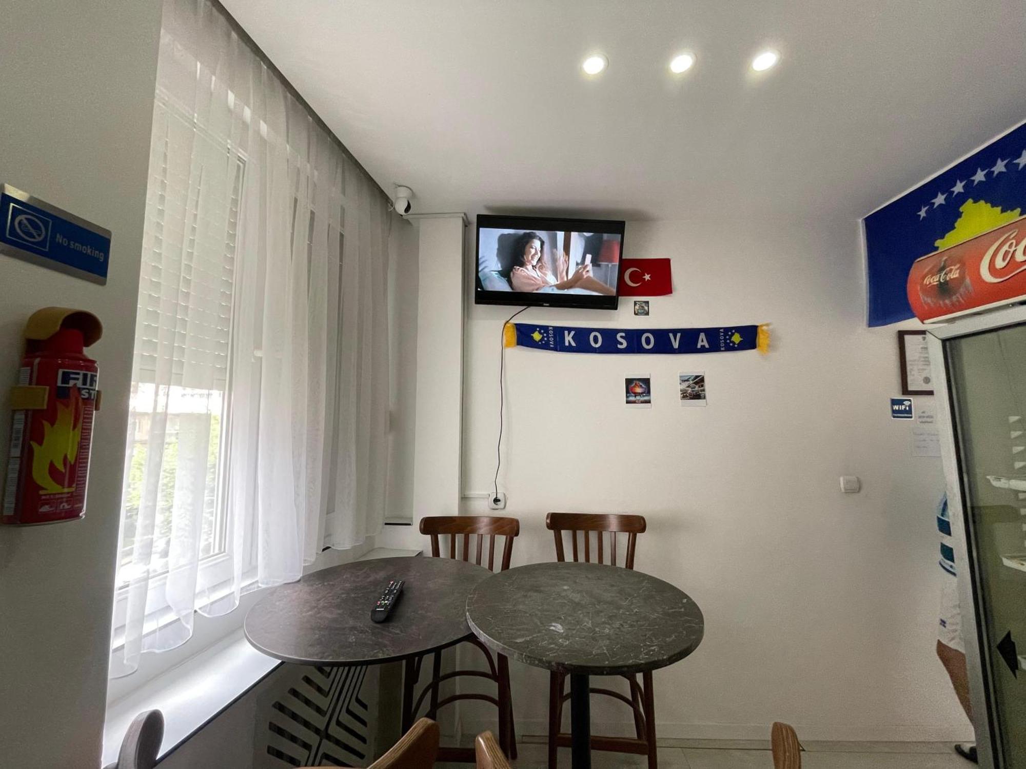 Shesh Hostel Priştine Dış mekan fotoğraf