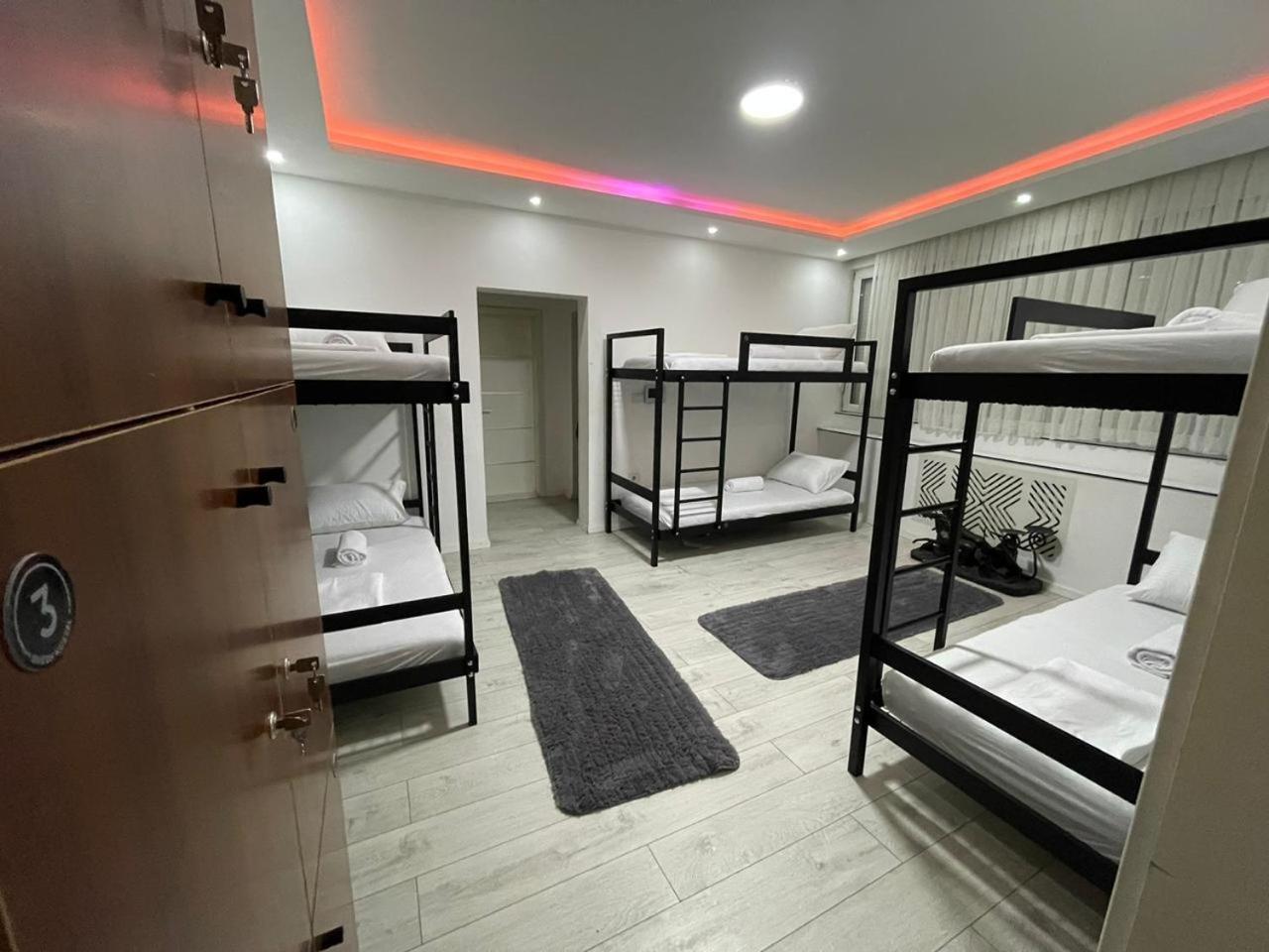 Shesh Hostel Priştine Dış mekan fotoğraf