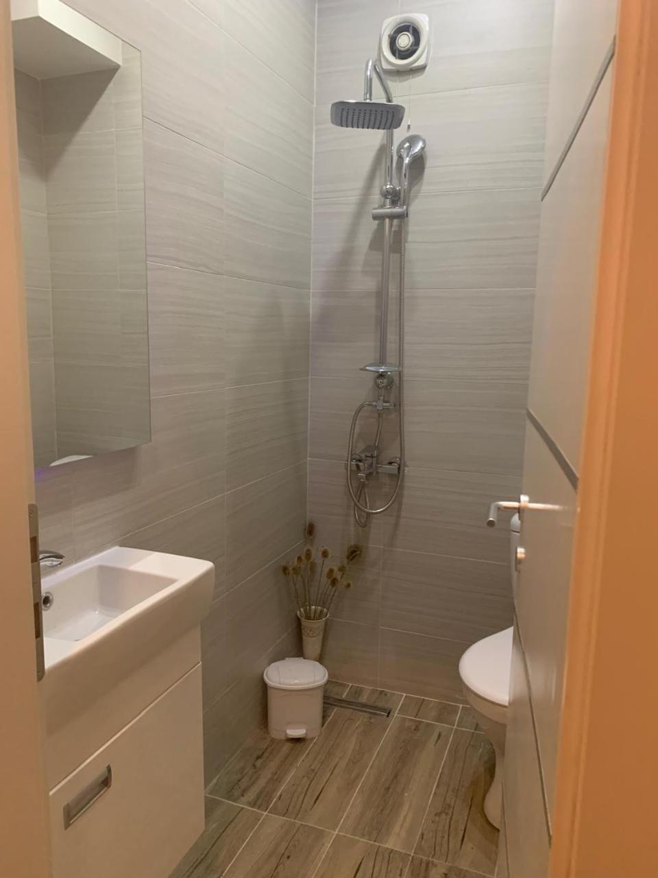 Shesh Hostel Priştine Dış mekan fotoğraf