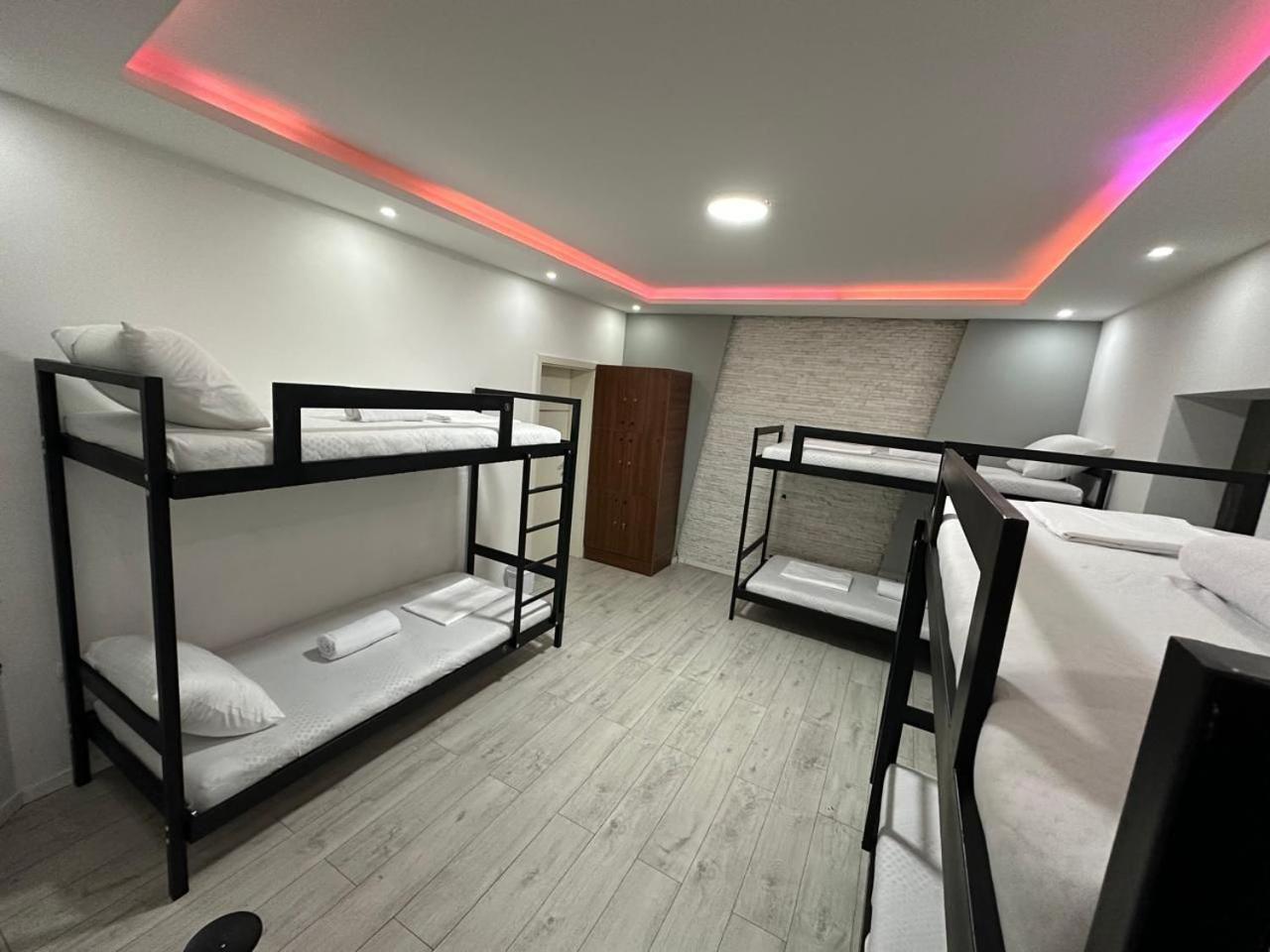 Shesh Hostel Priştine Dış mekan fotoğraf