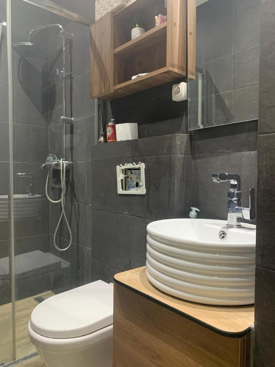 Shesh Hostel Priştine Dış mekan fotoğraf