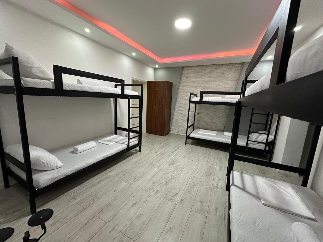 Shesh Hostel Priştine Dış mekan fotoğraf