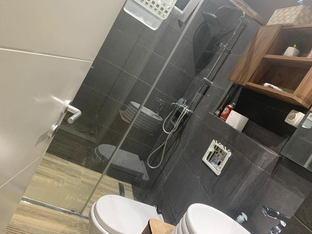 Shesh Hostel Priştine Dış mekan fotoğraf