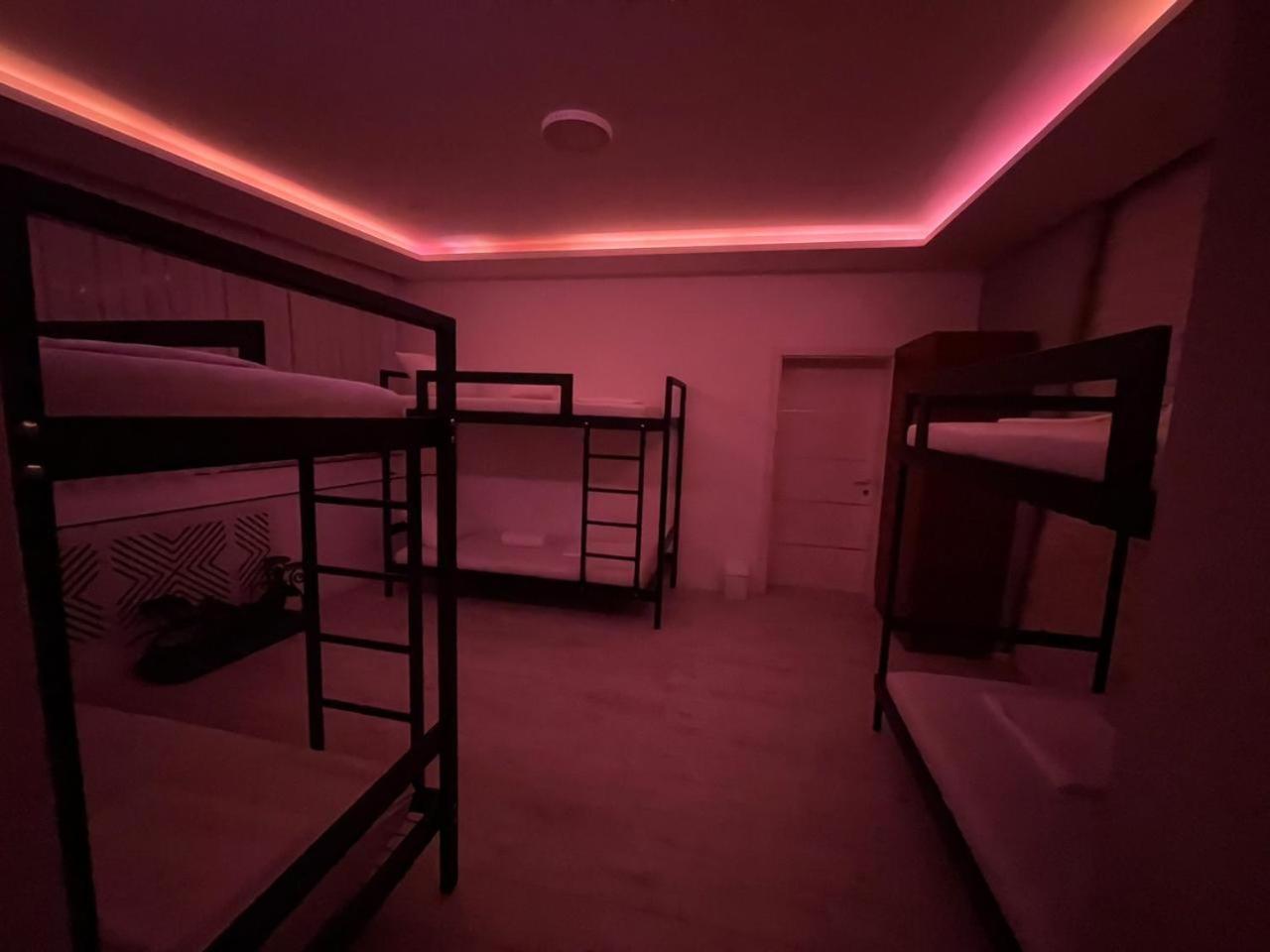Shesh Hostel Priştine Dış mekan fotoğraf