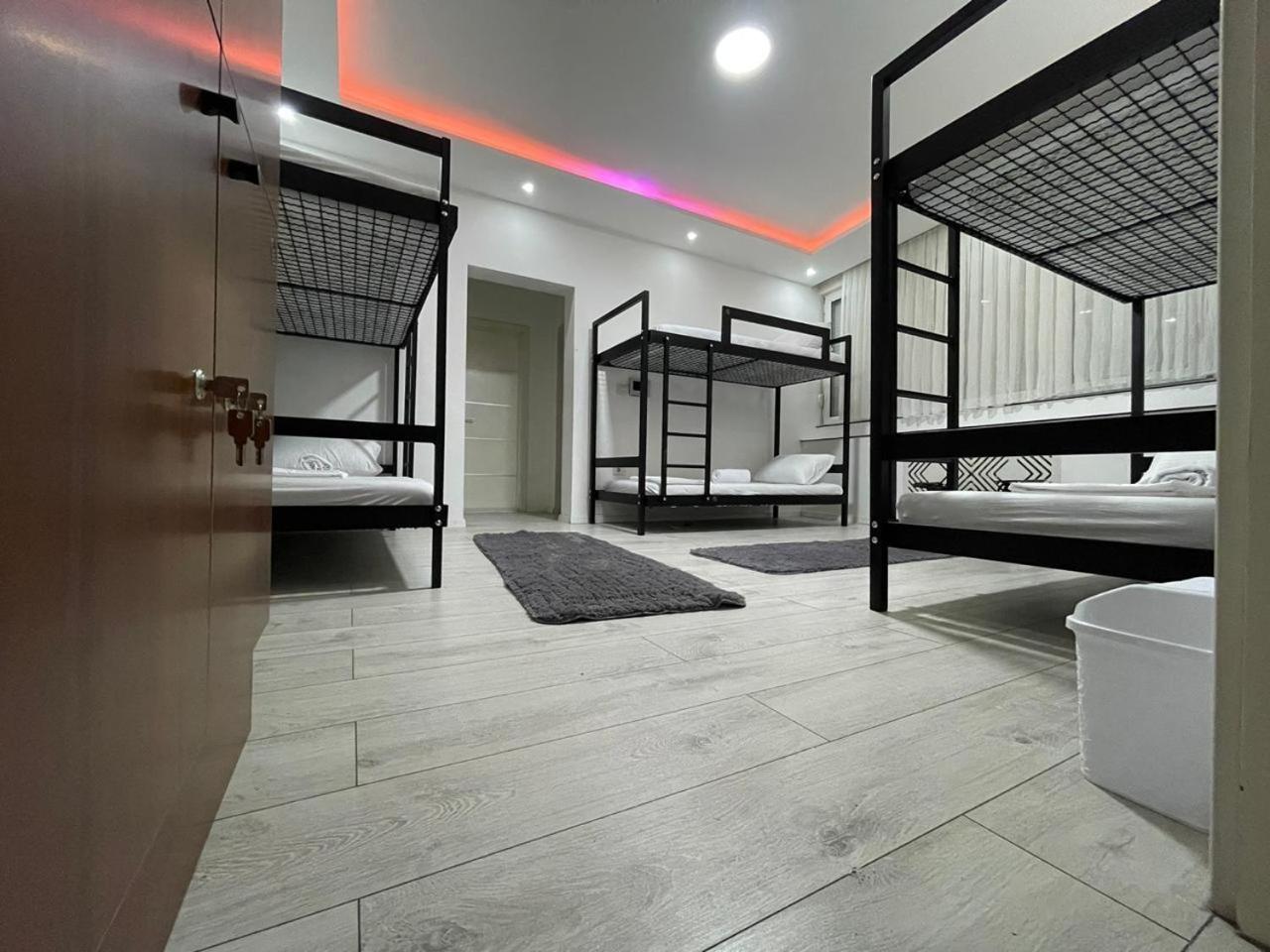 Shesh Hostel Priştine Dış mekan fotoğraf