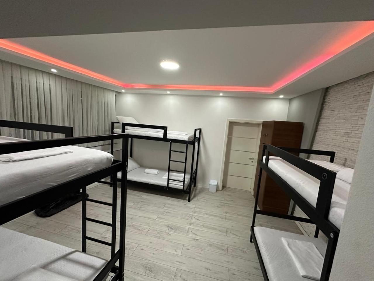 Shesh Hostel Priştine Dış mekan fotoğraf