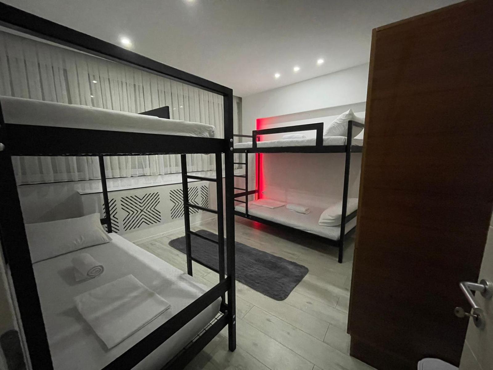 Shesh Hostel Priştine Dış mekan fotoğraf