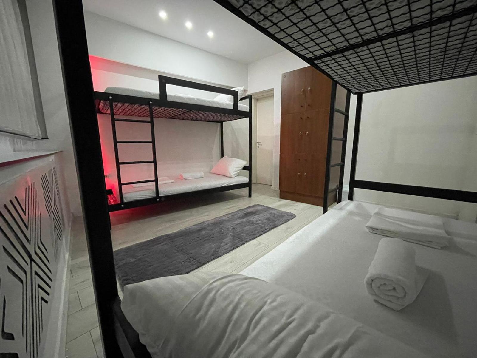 Shesh Hostel Priştine Dış mekan fotoğraf