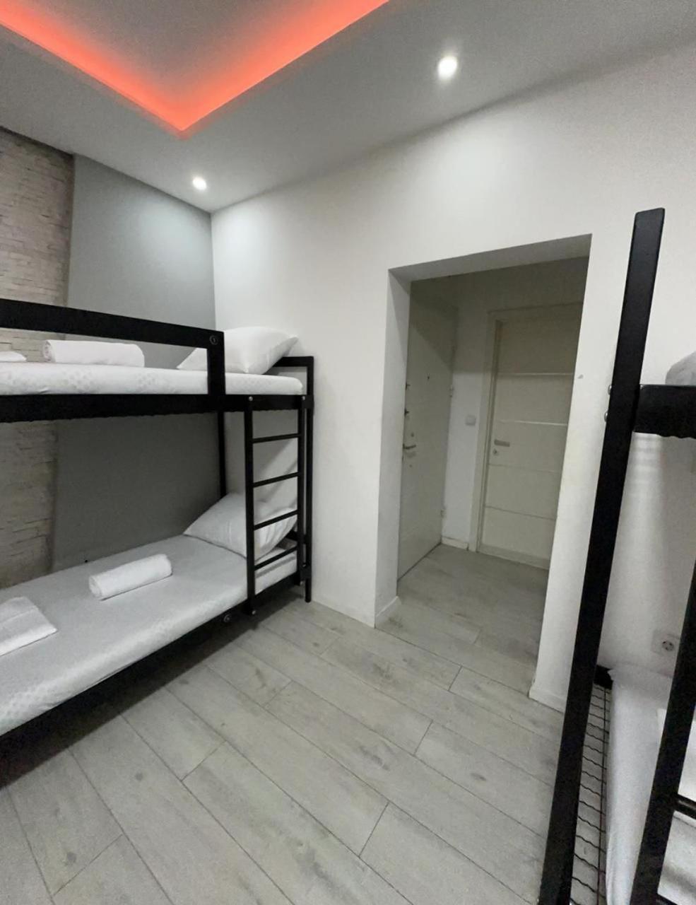 Shesh Hostel Priştine Dış mekan fotoğraf