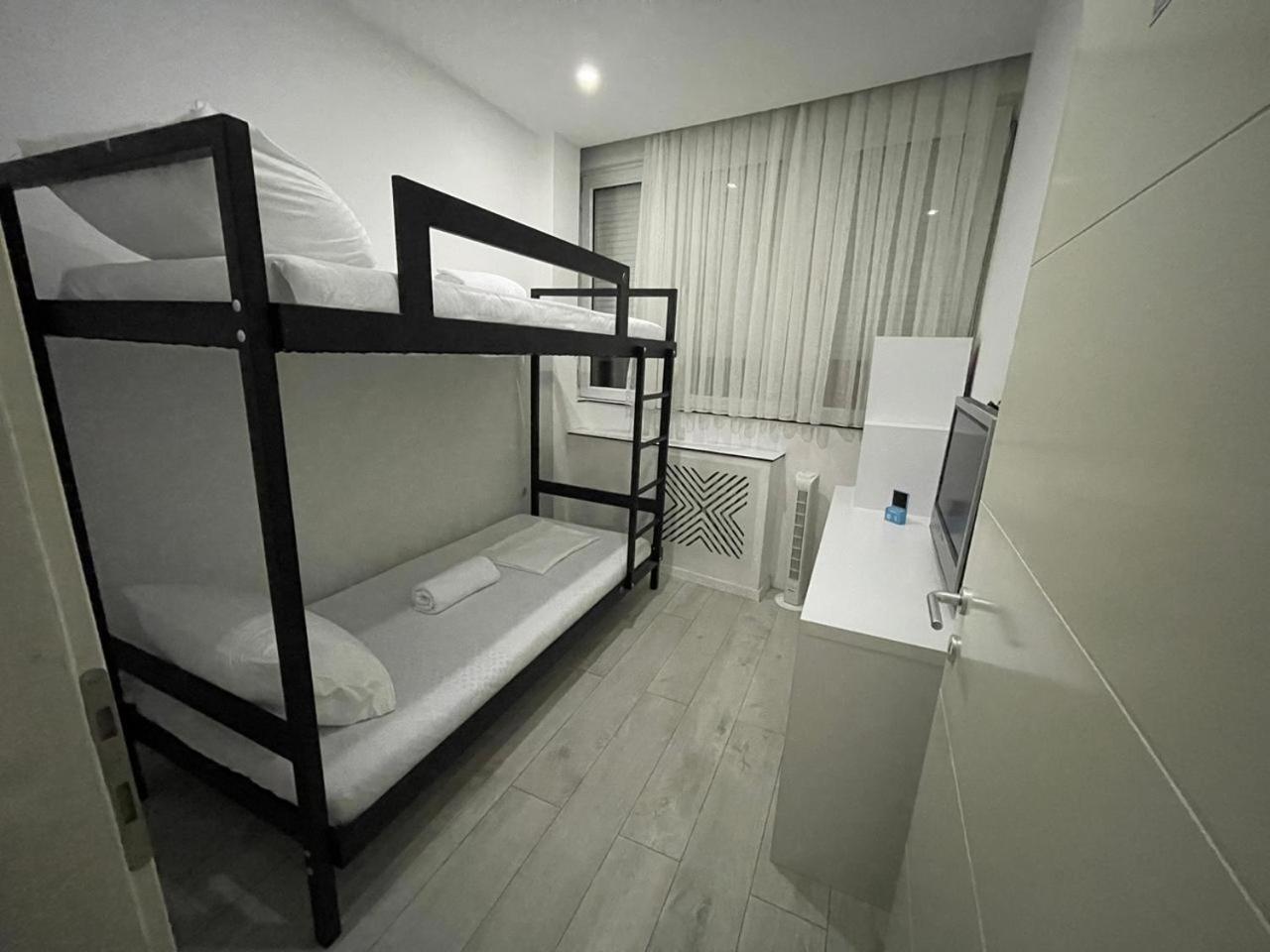 Shesh Hostel Priştine Dış mekan fotoğraf