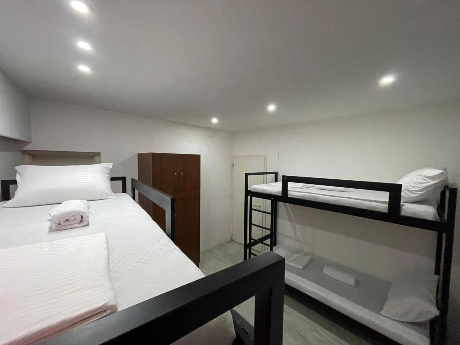 Shesh Hostel Priştine Dış mekan fotoğraf