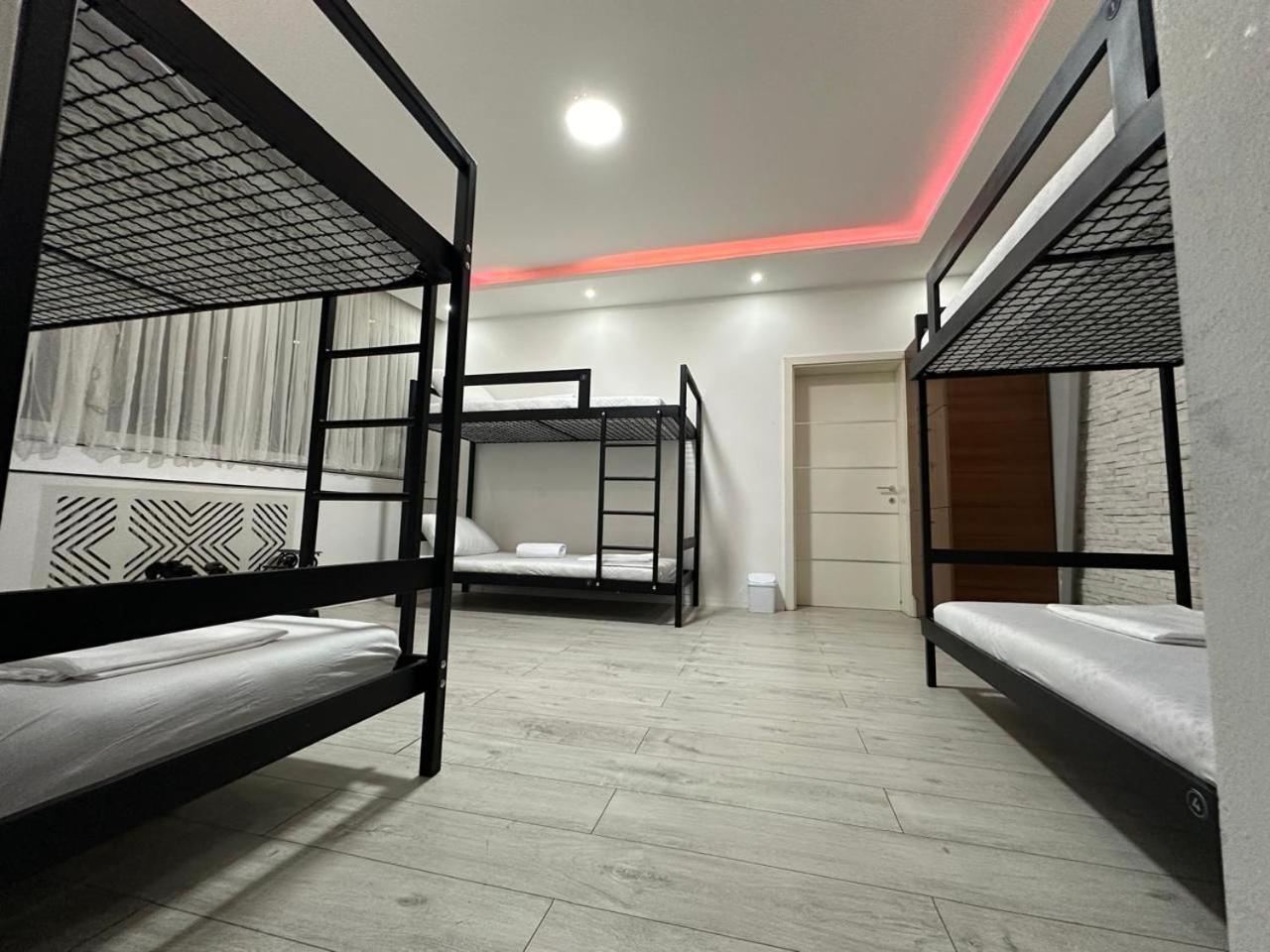 Shesh Hostel Priştine Dış mekan fotoğraf